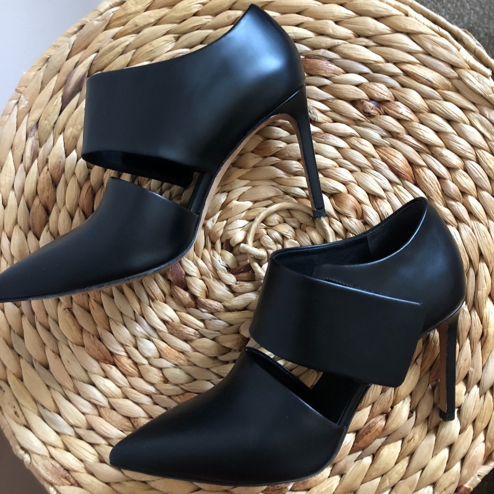 Vince Black Capri Pump
